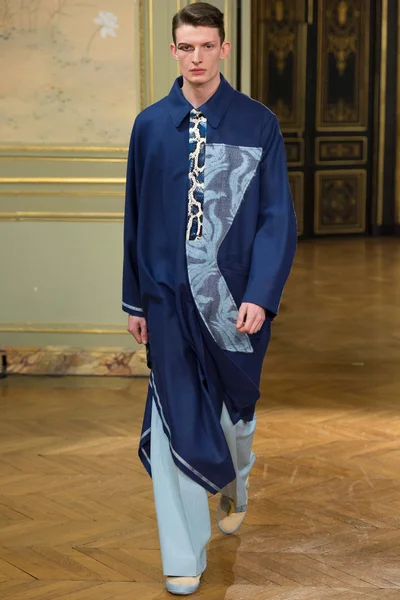 Look 30